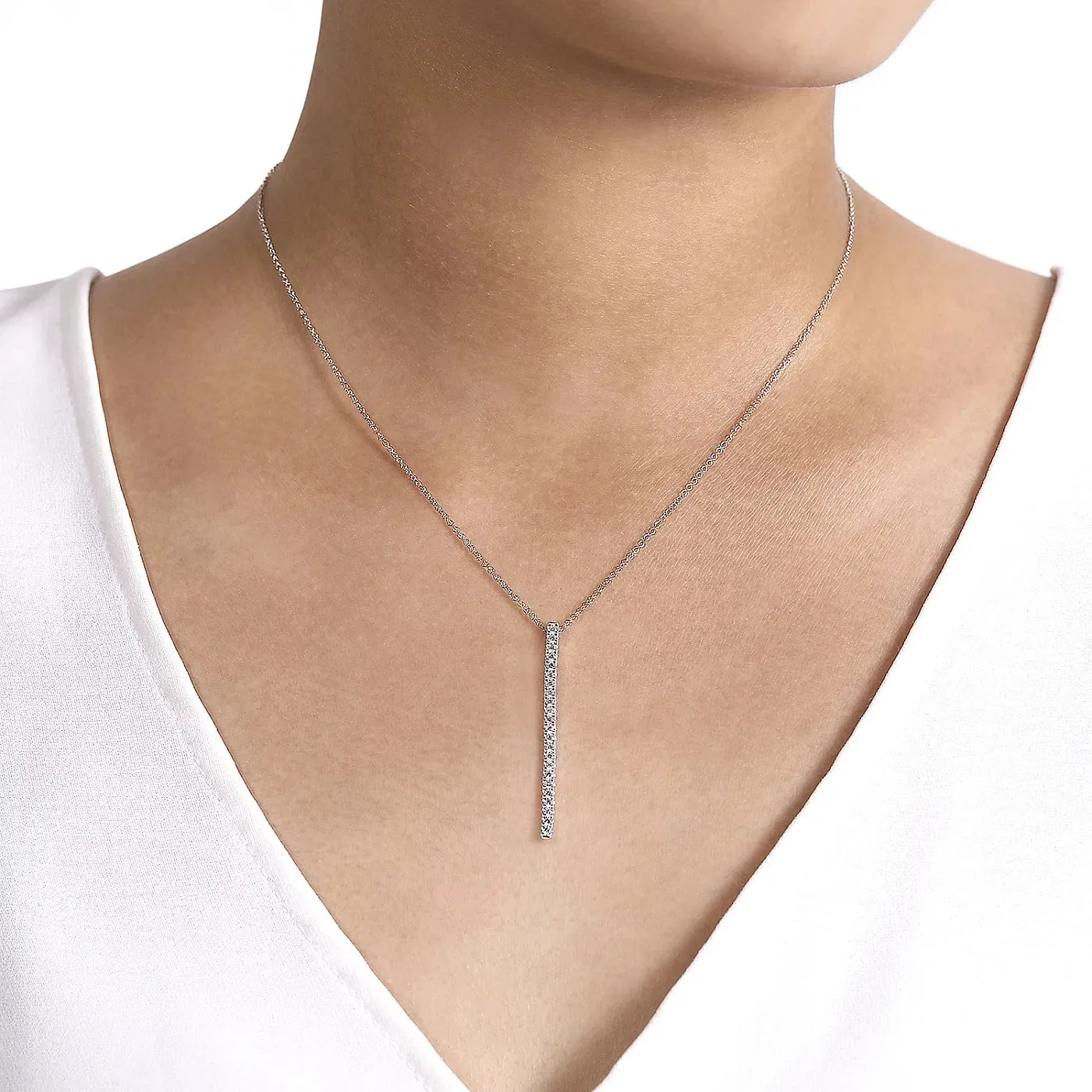 Diamond Bar Pendant Necklace in White Gold, 0.50 cttw