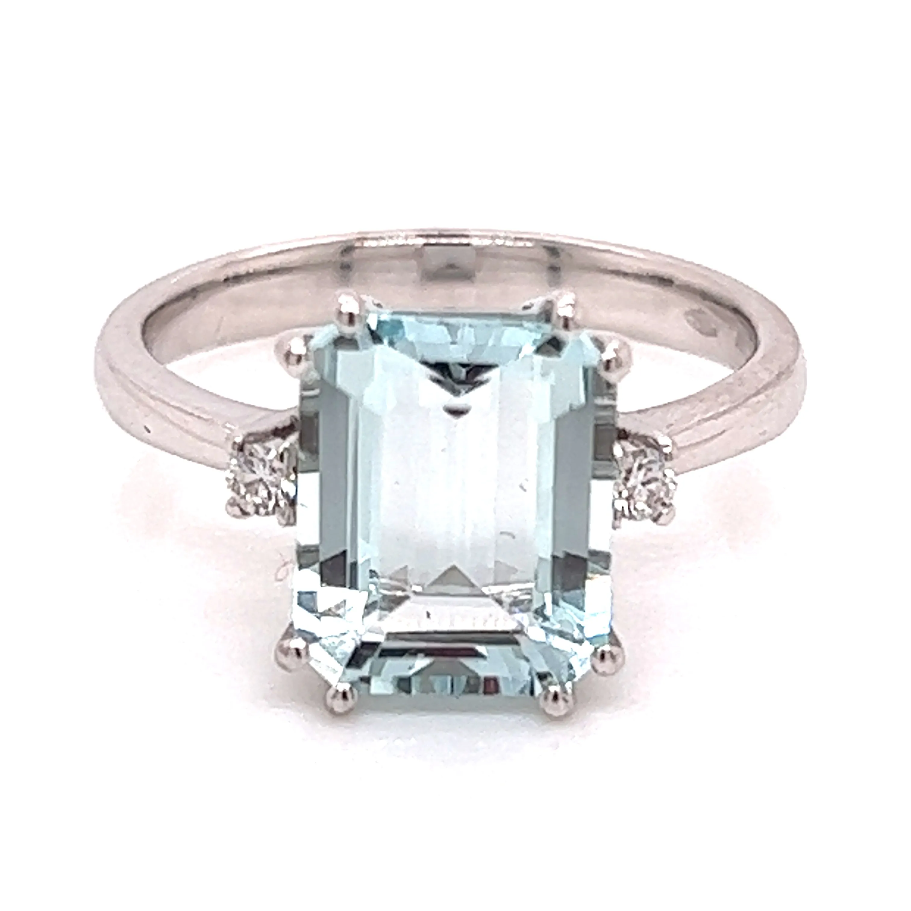 Earth Grown Aquamarine with Diamond in 18ct White Gold