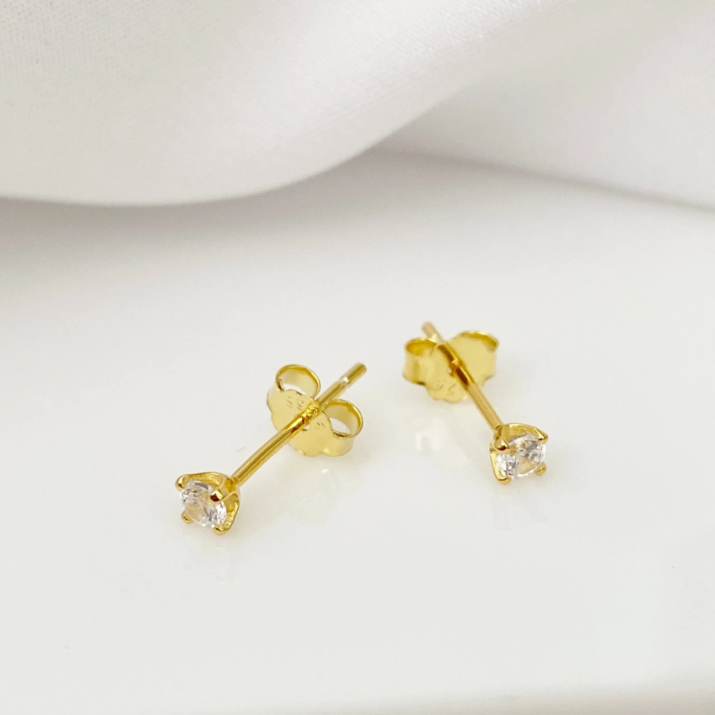 Mia Zirconia Gold Stud Earrings